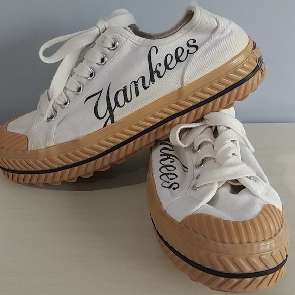 yankees sneakers nike